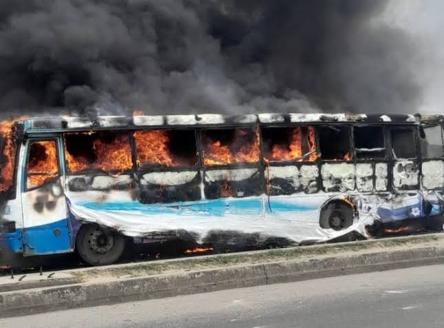 Mob Sets BRT Bus Ablaze in Ikorodu After Reported Death of Motorcyclist